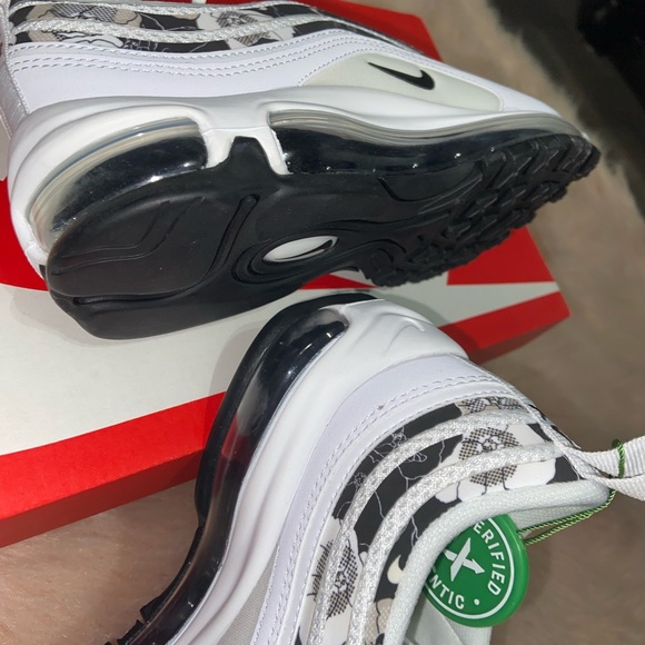 ⚡️⚡️❣️SOLD❣️⚡️⚡️White Floral AirMax 97 SE - Picture 2 of 5